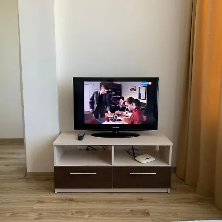 аппартамент Pines Apartment *